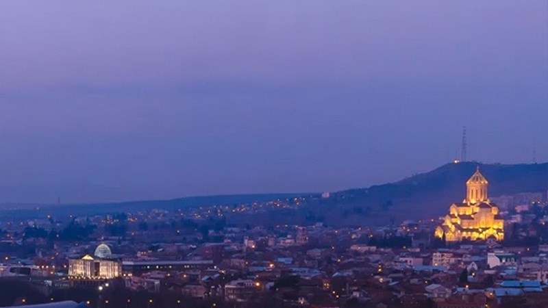 Vista noturna de Tbilisi