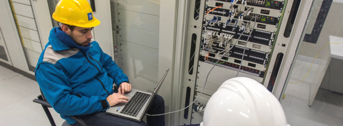 Enhancements to several SEL fiber-optic transceiver models simplify installation