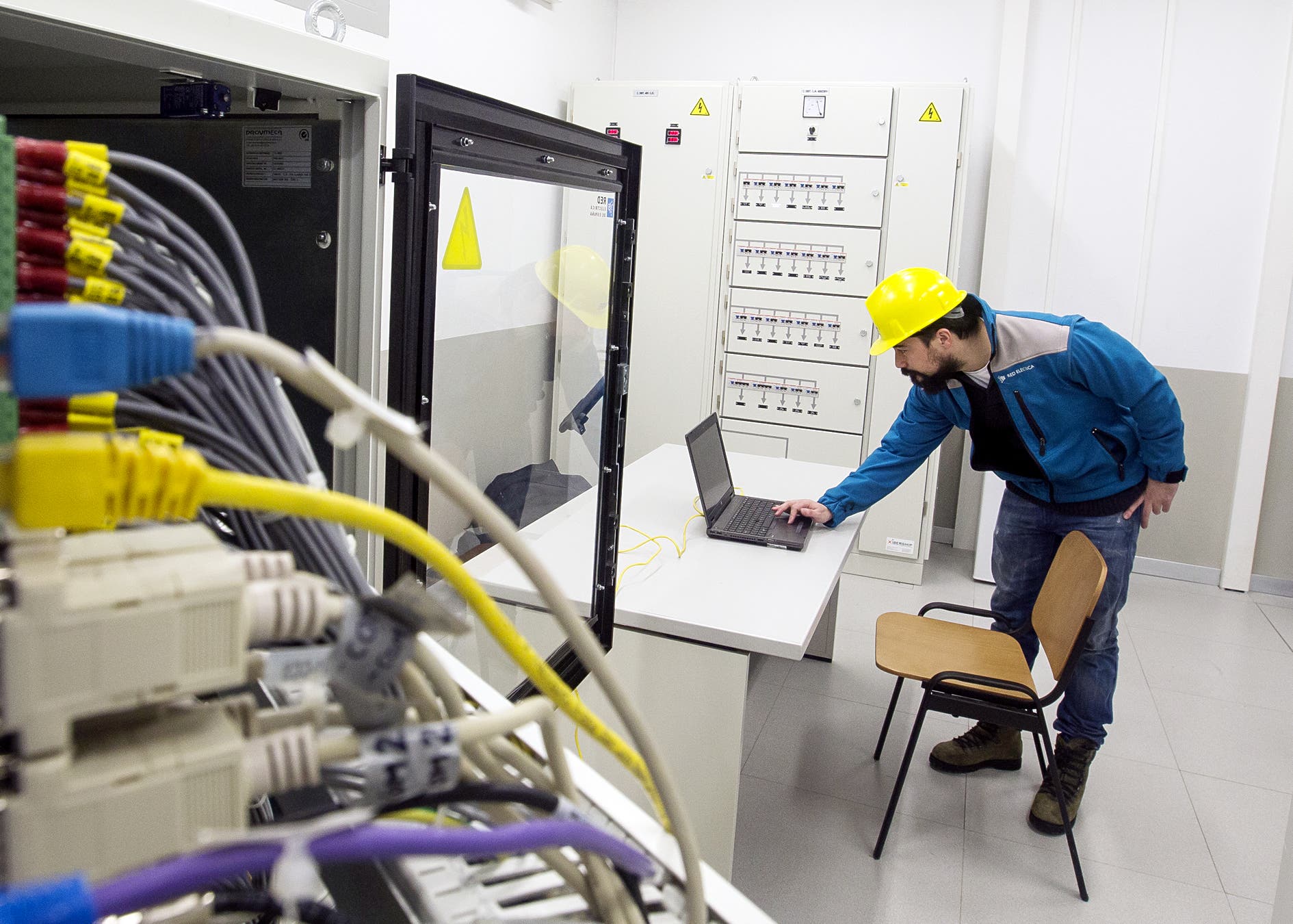 Webinar: Securing OT networks with the SEL UTM firewall