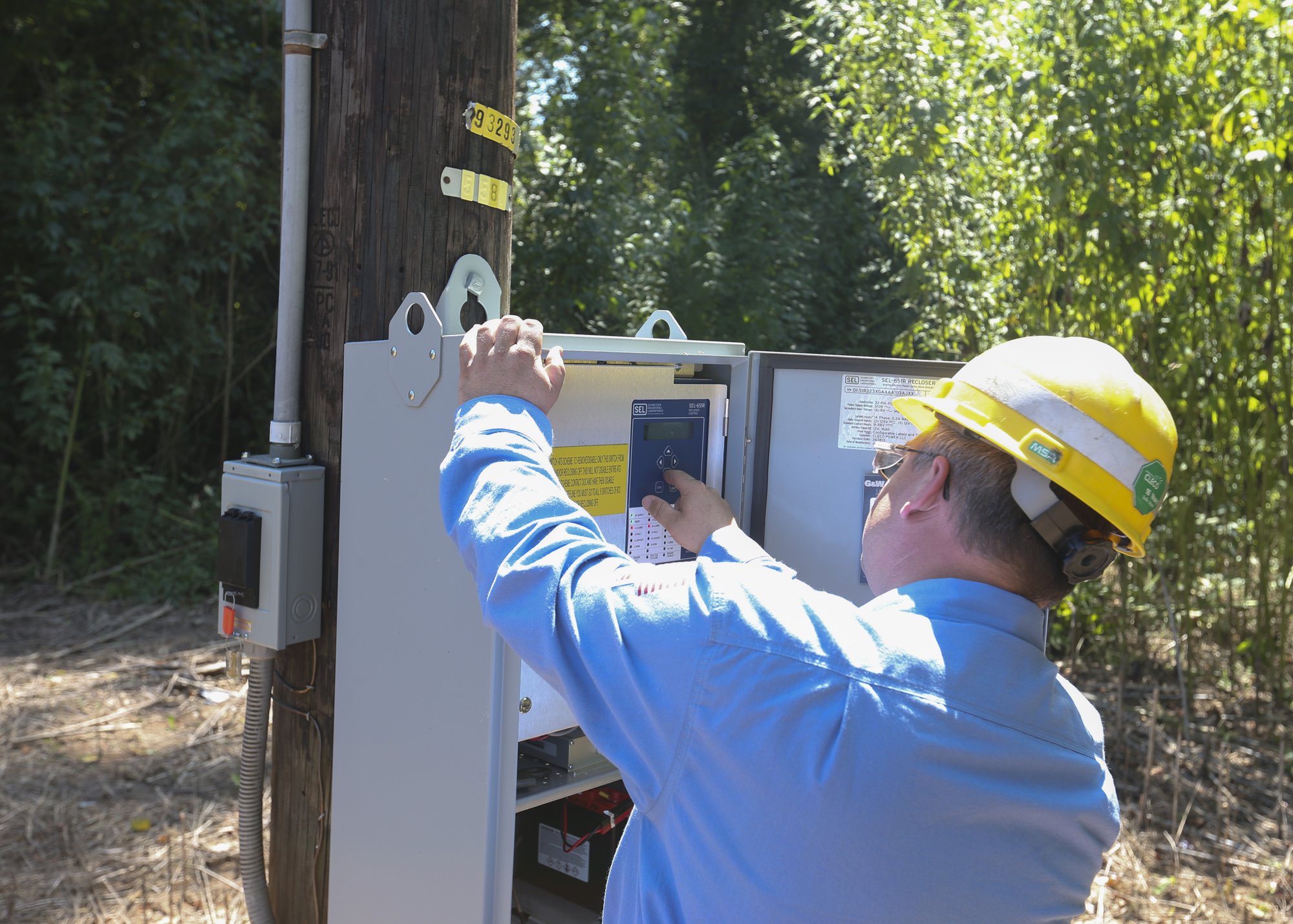 How to reduce wildfire risks in power distribution systems